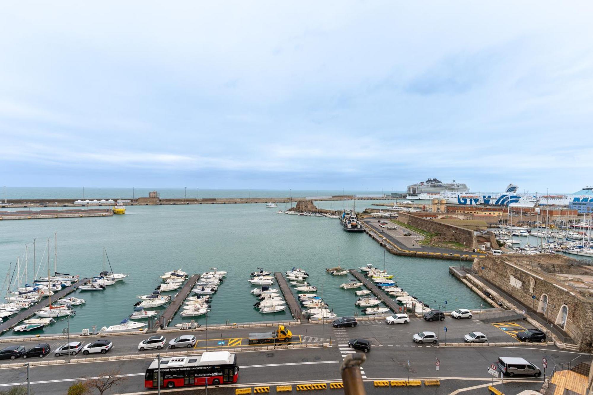 L'Onda Affittacamere Civitavecchia Luaran gambar