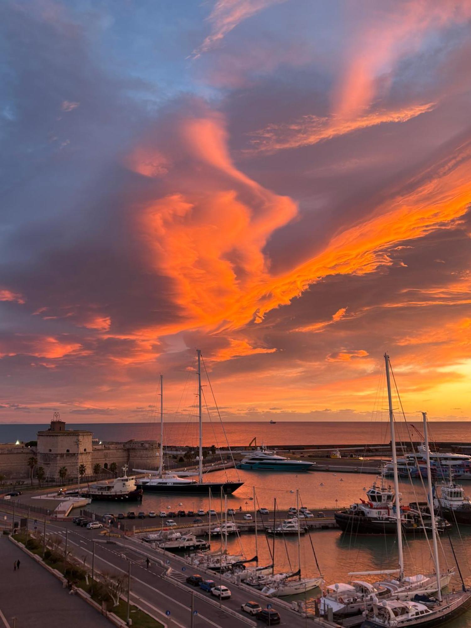L'Onda Affittacamere Civitavecchia Luaran gambar